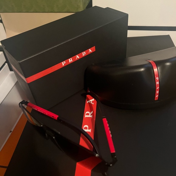 Prada Linea Rossa Eyewear - Picture 4 of 5